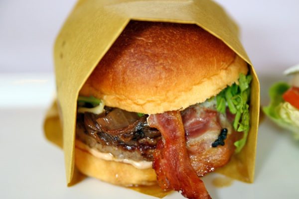 25 DEGREES BURGER, WINE & LIQUOR BAR